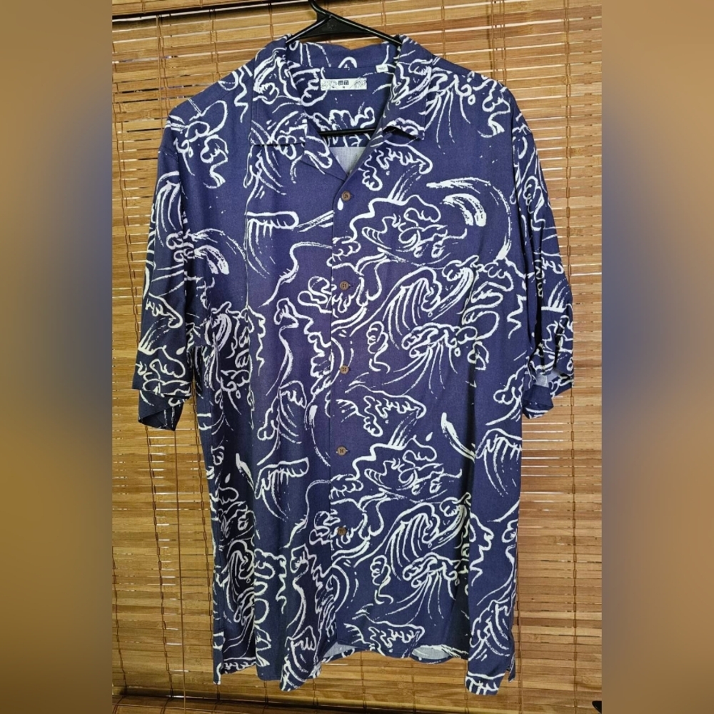 Uniqlo Blue and White Patterned Shirt